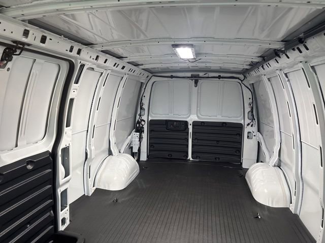 New 2026 GMC Savana 3500 Extended RWD image 25