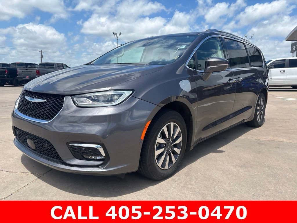 Used 2021 Chrysler Pacifica Touring-L FWD image 2