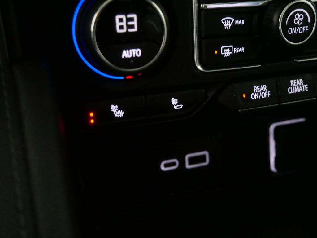 Used 2022 Chevrolet Tahoe Z71 w/ Luxury Package AWD/4WD image 30