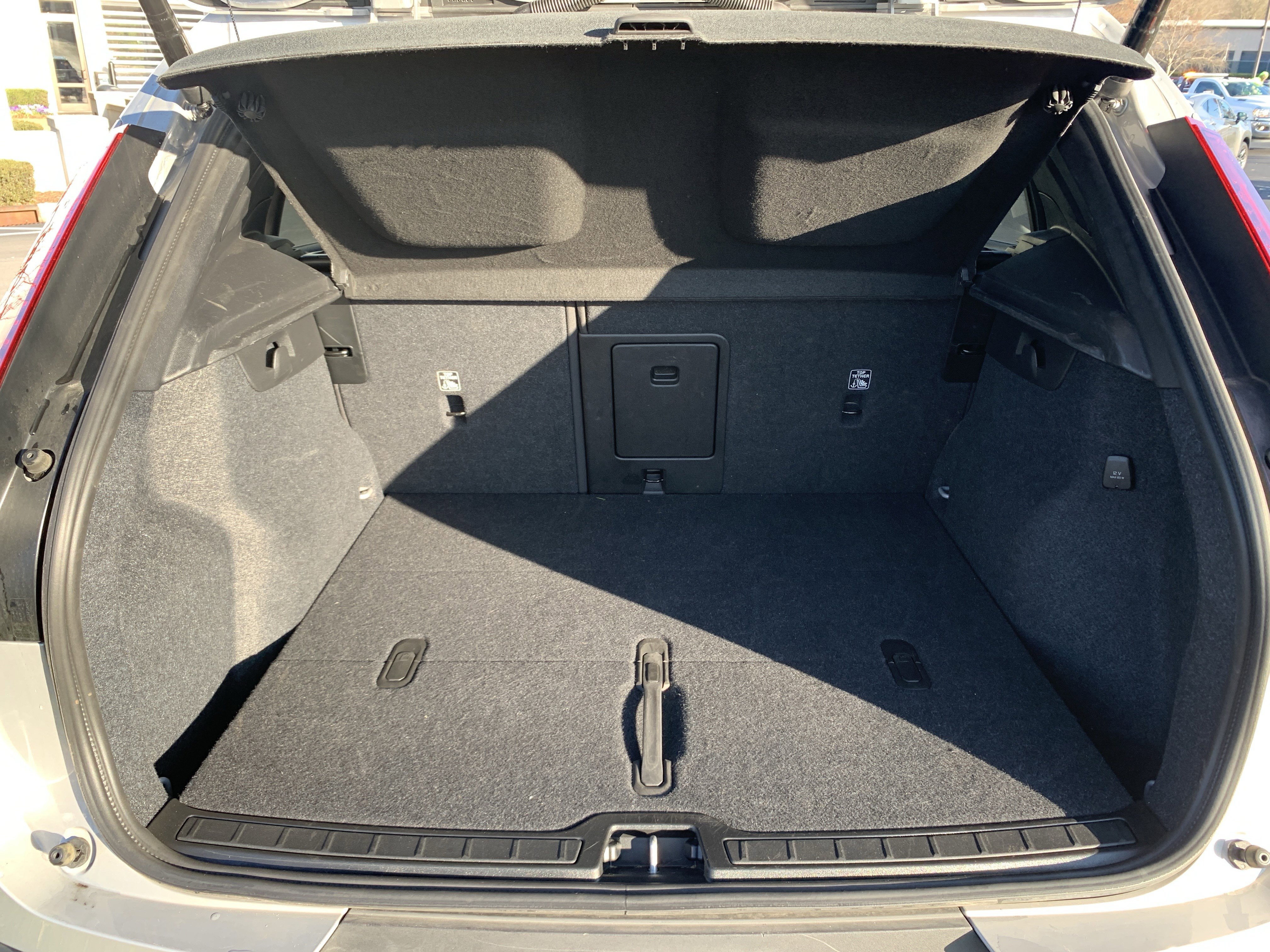 Used 2025 Volvo XC40 B5 Plus image 34