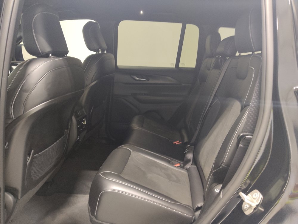 Used 2023 Jeep Grand Cherokee Altitude AWD/4WD image 18
