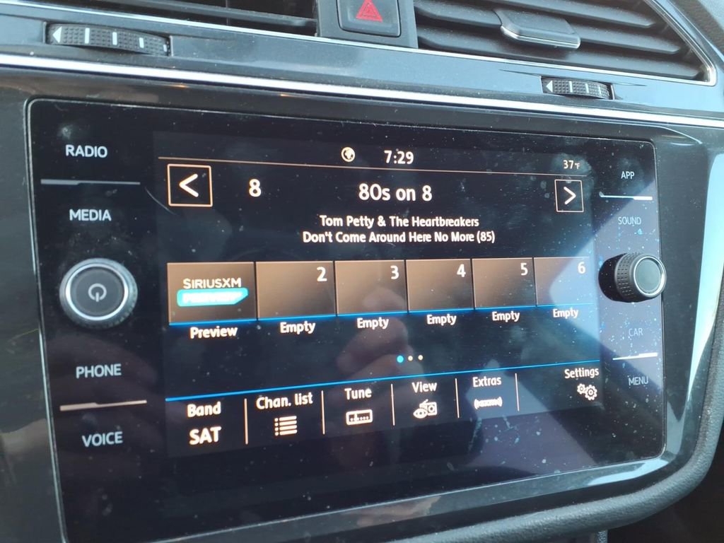 Used 2020 Volkswagen Tiguan SE FWD image 19