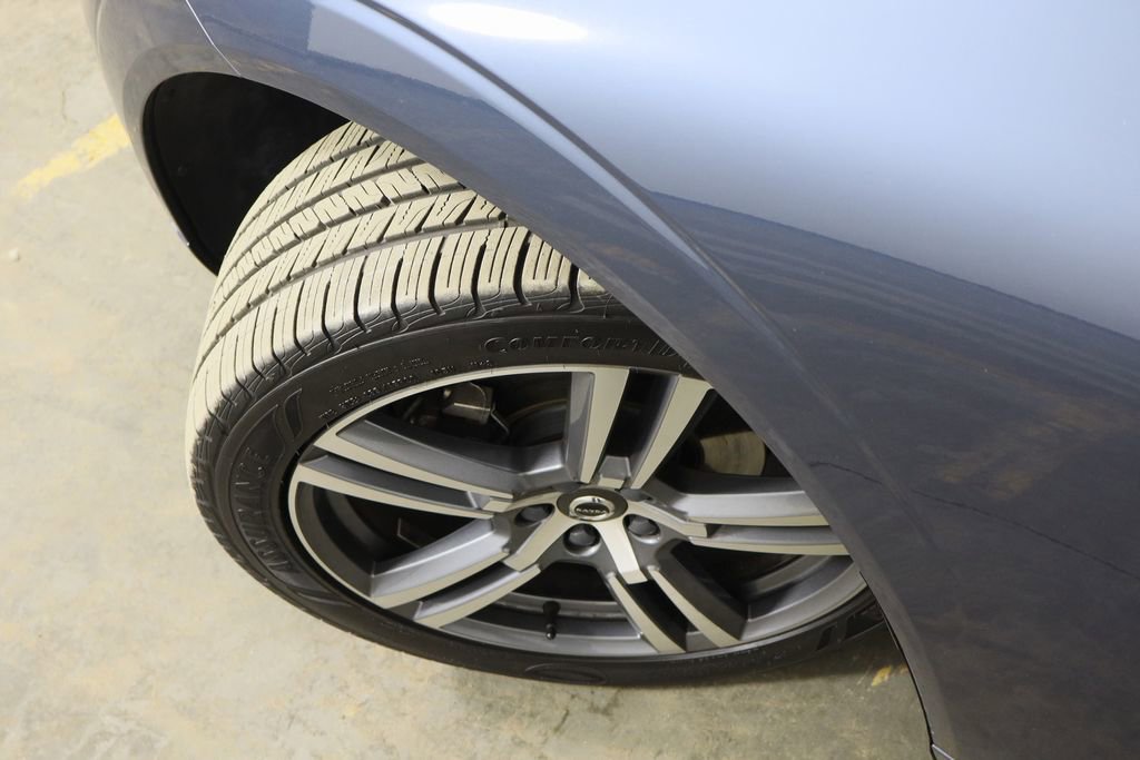 Used 2021 Volvo XC60 T5 Momentum w/ Premium Package image 45