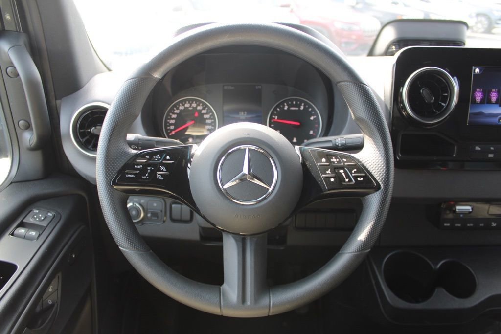 Used 2025 Mercedes-Benz Sprinter 2500 image 6