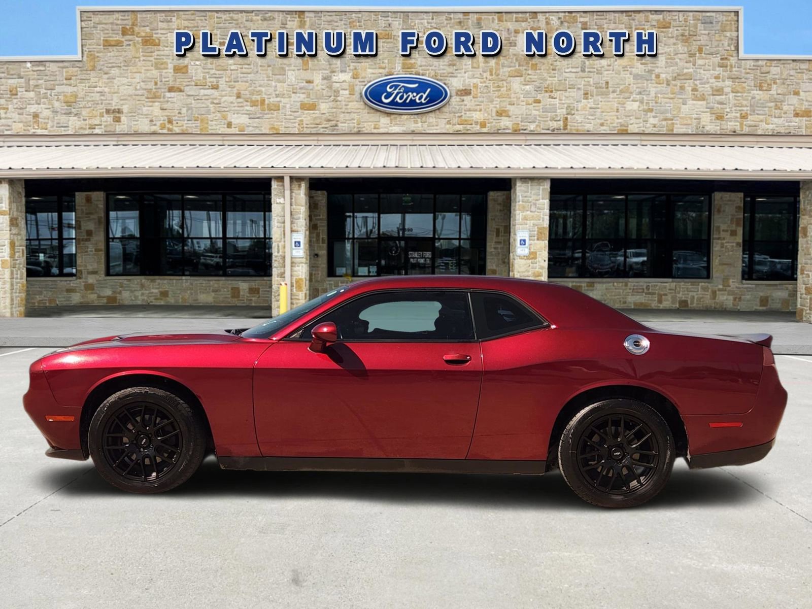 Used 2019 Dodge Challenger SXT image 3
