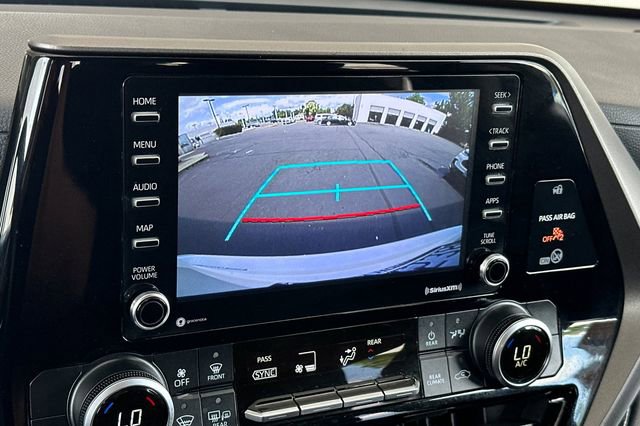 Used 2021 Toyota Highlander L AWD/4WD image 17