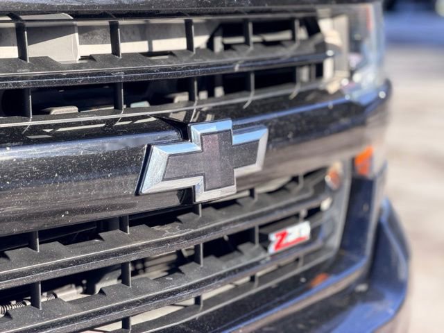 Used 2017 Chevrolet Silverado 1500 LT w/ Midnight Edition image 28