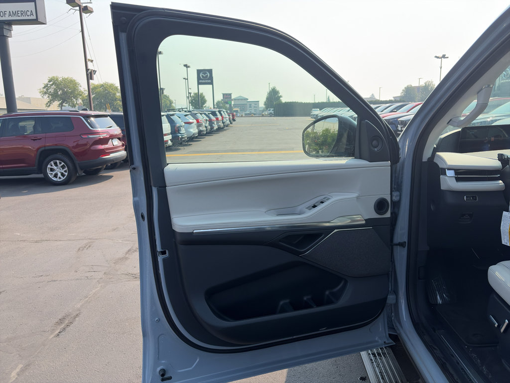 New 2026 Lincoln Navigator Reserve AWD/4WD image 10