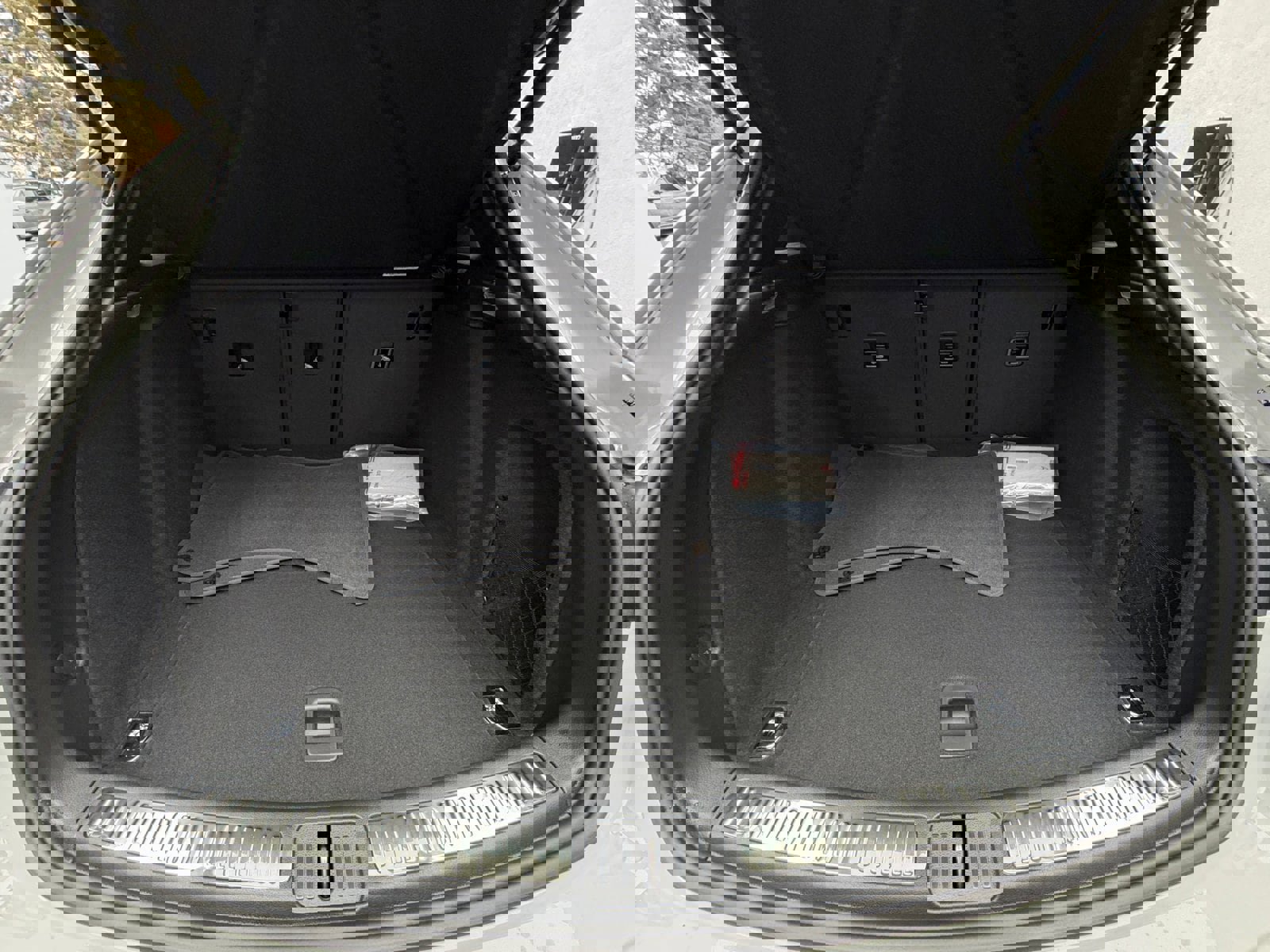 New 2026 Porsche Macan image 22