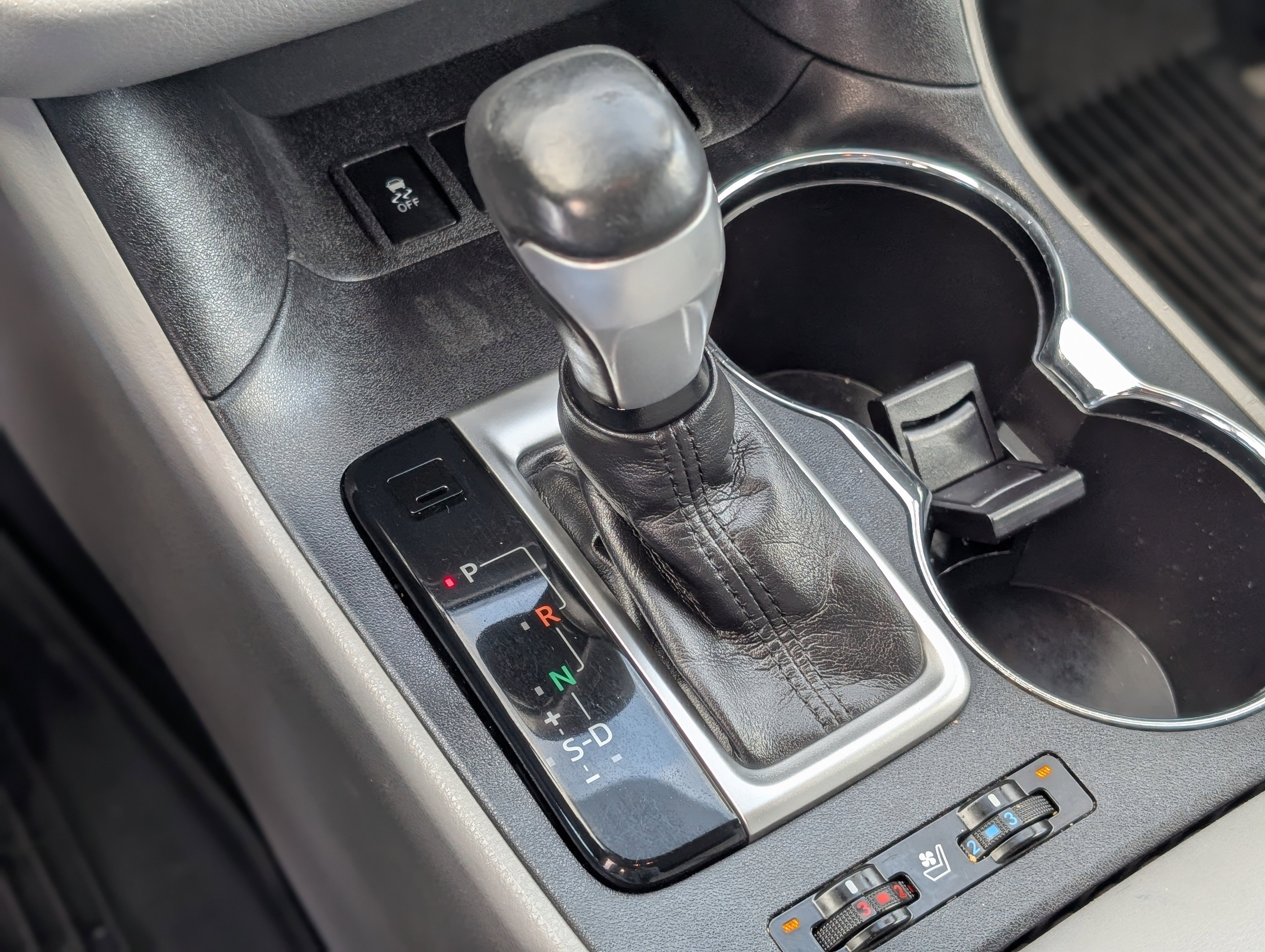 Used 2016 Toyota Highlander Limited image 23