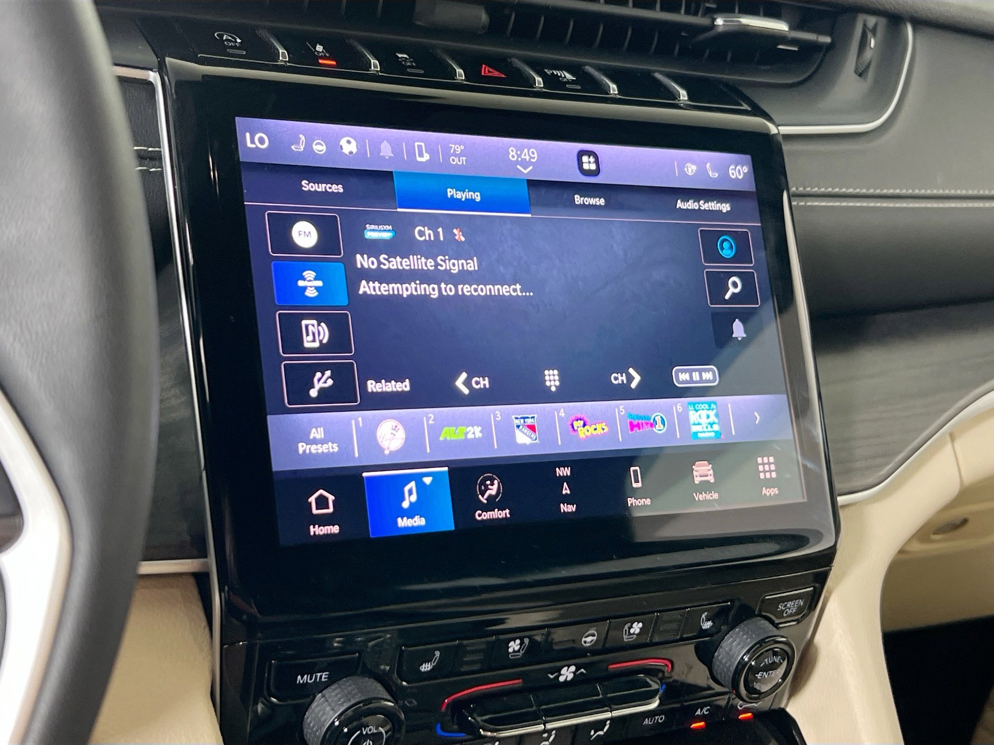 Used 2023 Jeep Grand Cherokee Limited w/ Luxury Tech Group II image 14