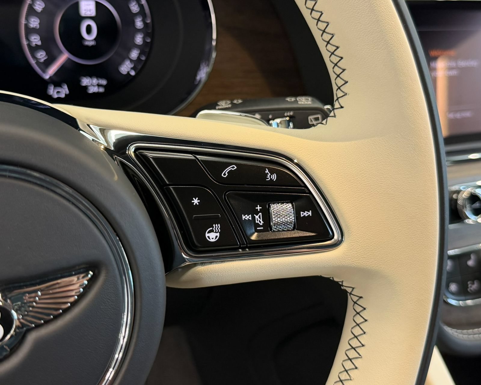 New 2026 Bentley Bentayga Extended Wheelbase AWD/4WD image 24