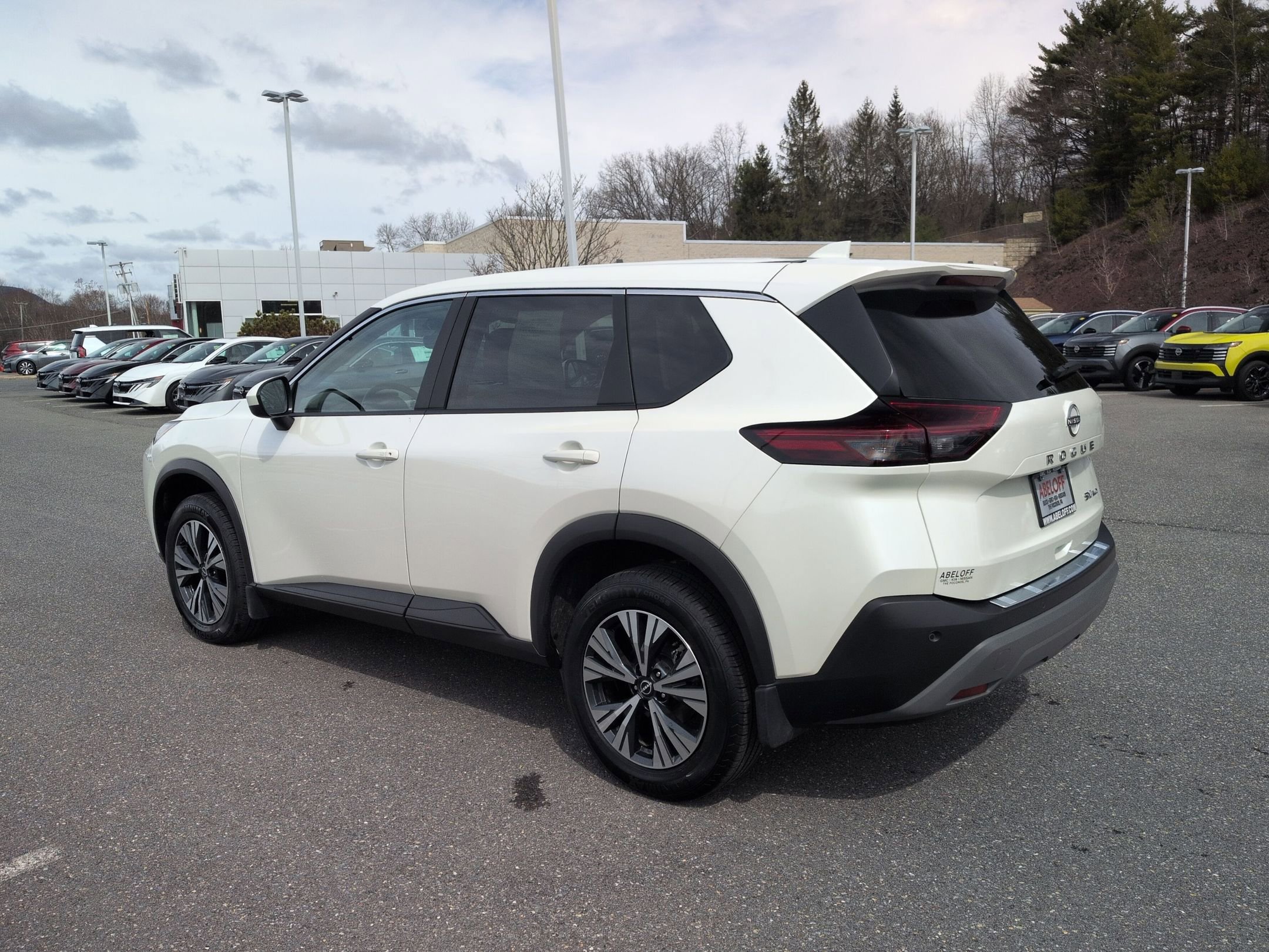 Used 2023 Nissan Rogue SV image 7