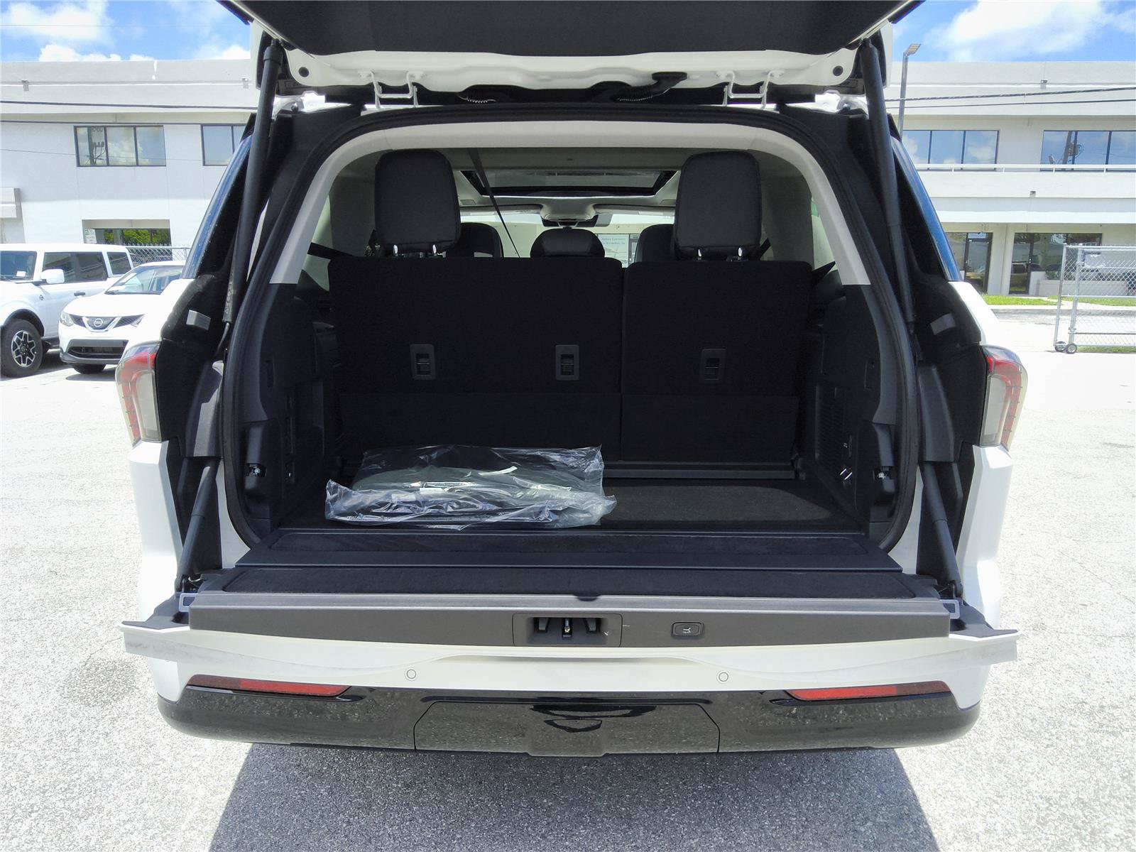 New 2027 Lincoln Navigator Reserve AWD/4WD image 23