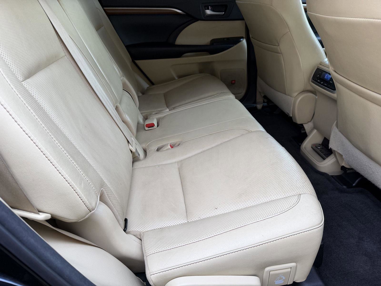 Used 2017 Toyota Highlander Limited image 29