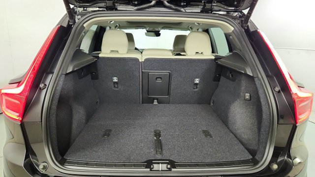 New 2026 Volvo XC40 B5 Plus w/ Protection Package Premier AWD/4WD image 39