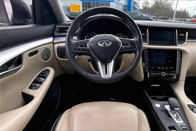 Used 2022 INFINITI QX50 Sensory image 8