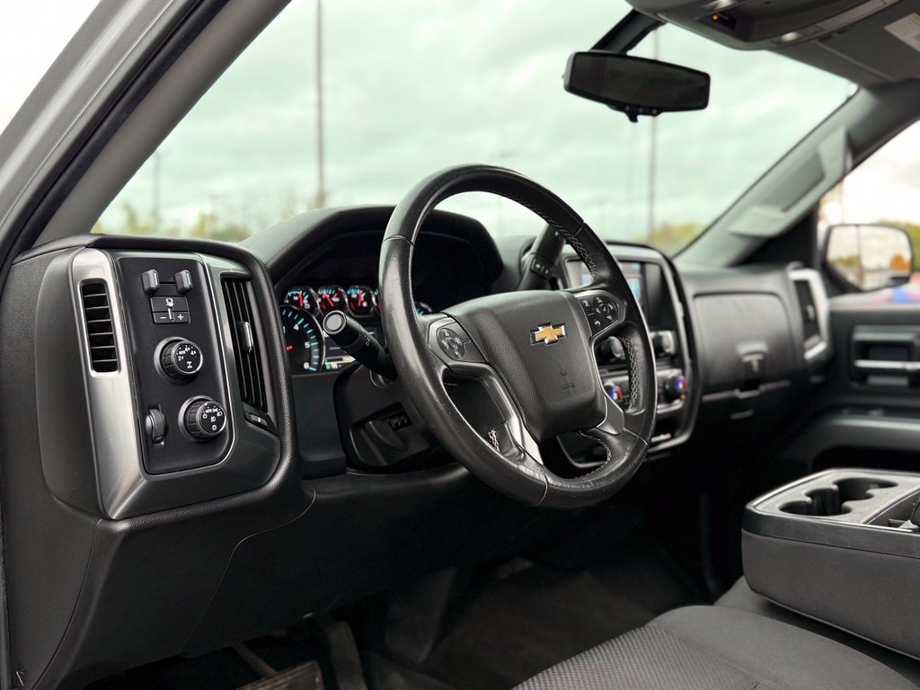 Used 2015 Chevrolet Silverado 1500 LT w/ LT Convenience Package AWD/4WD image 10