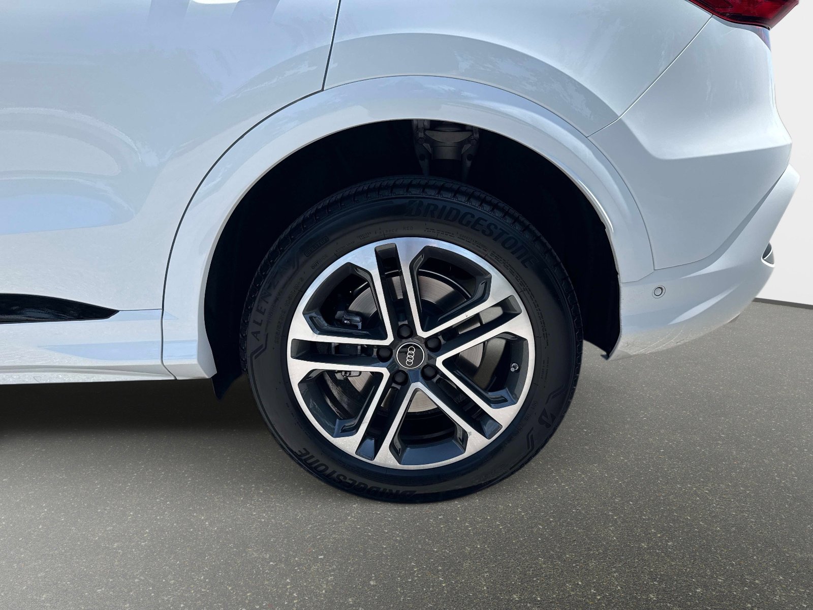 Used 2025 Audi Q5 Premium w/ Convenience Package AWD/4WD image 10