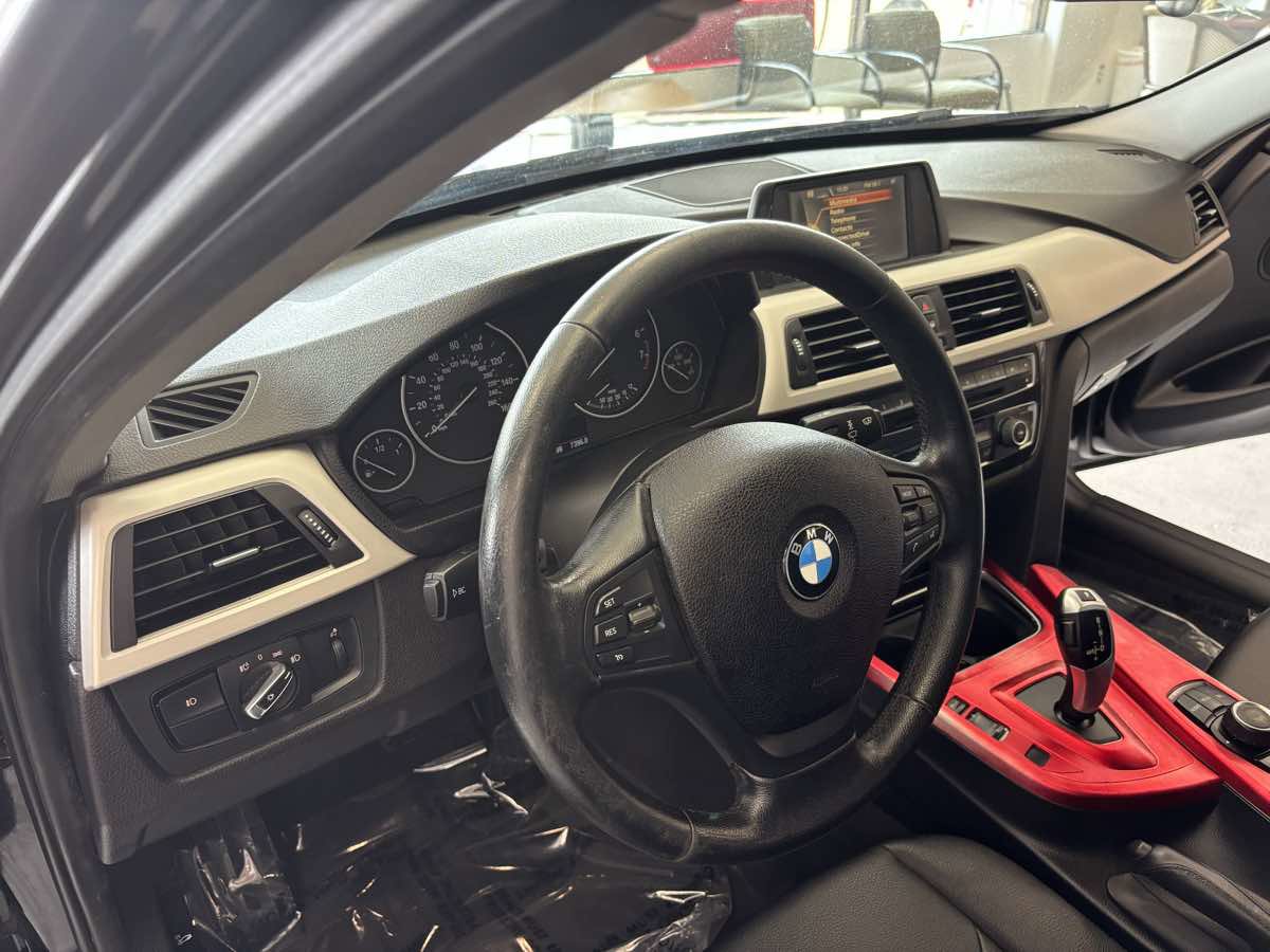Used 2016 BMW 320i Sedan RWD image 14