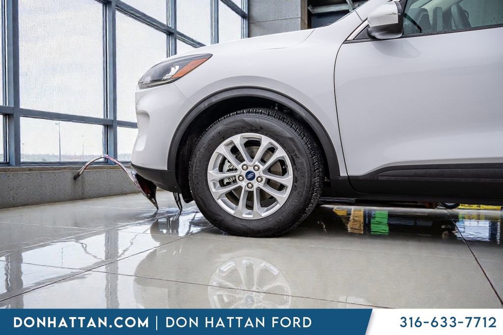 Used 2020 Ford Escape SE image 25