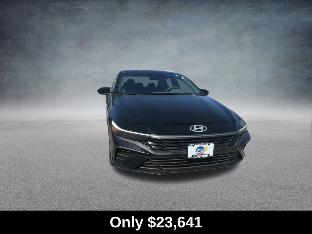 Used 2025 Hyundai Elantra Sport image 4