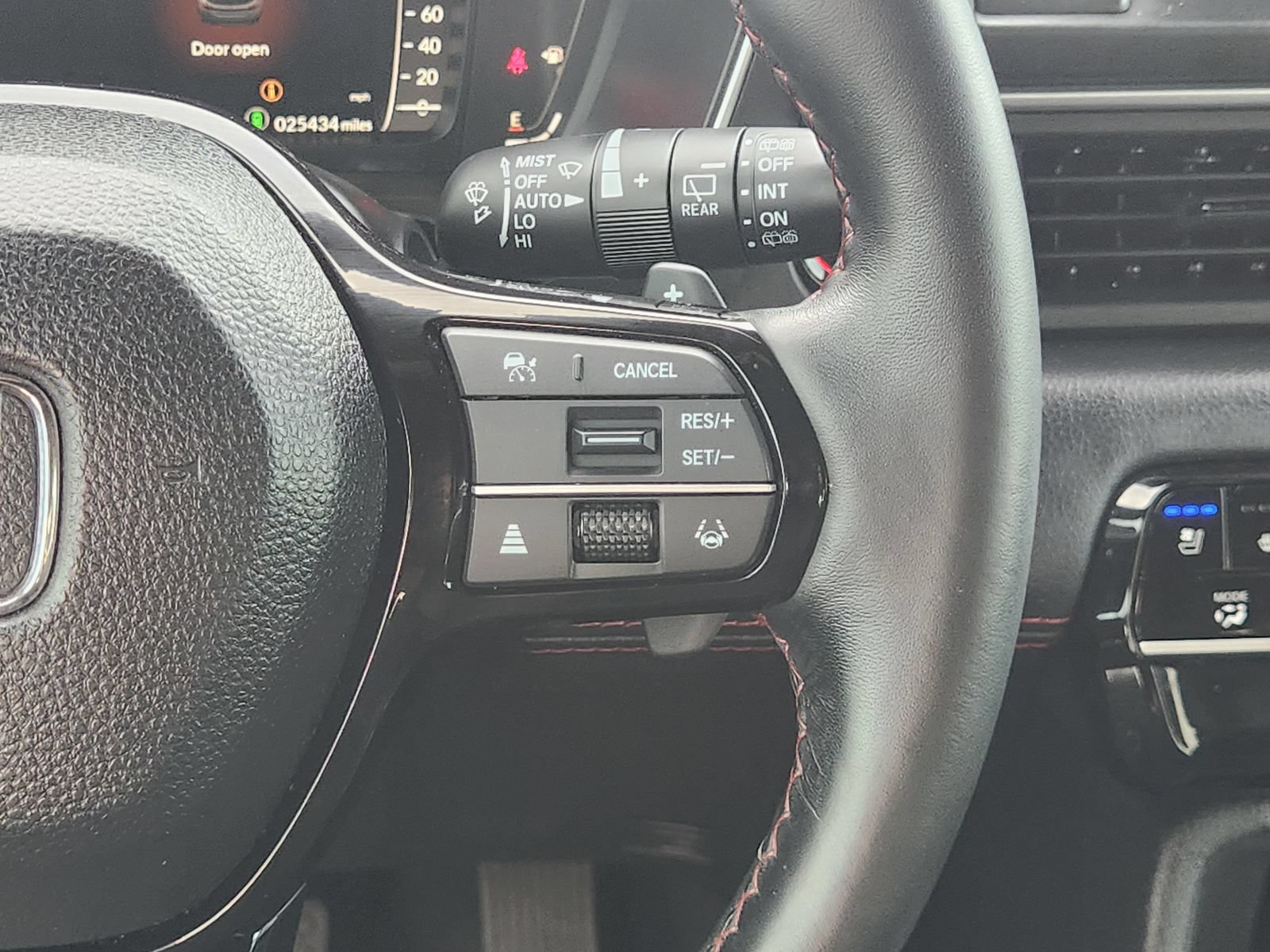Used 2025 Honda Pilot Black Edition image 29