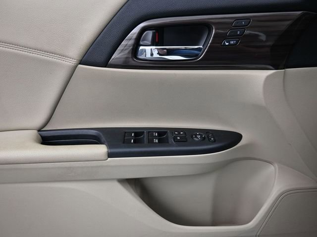 Used 2017 Honda Accord Touring image 25