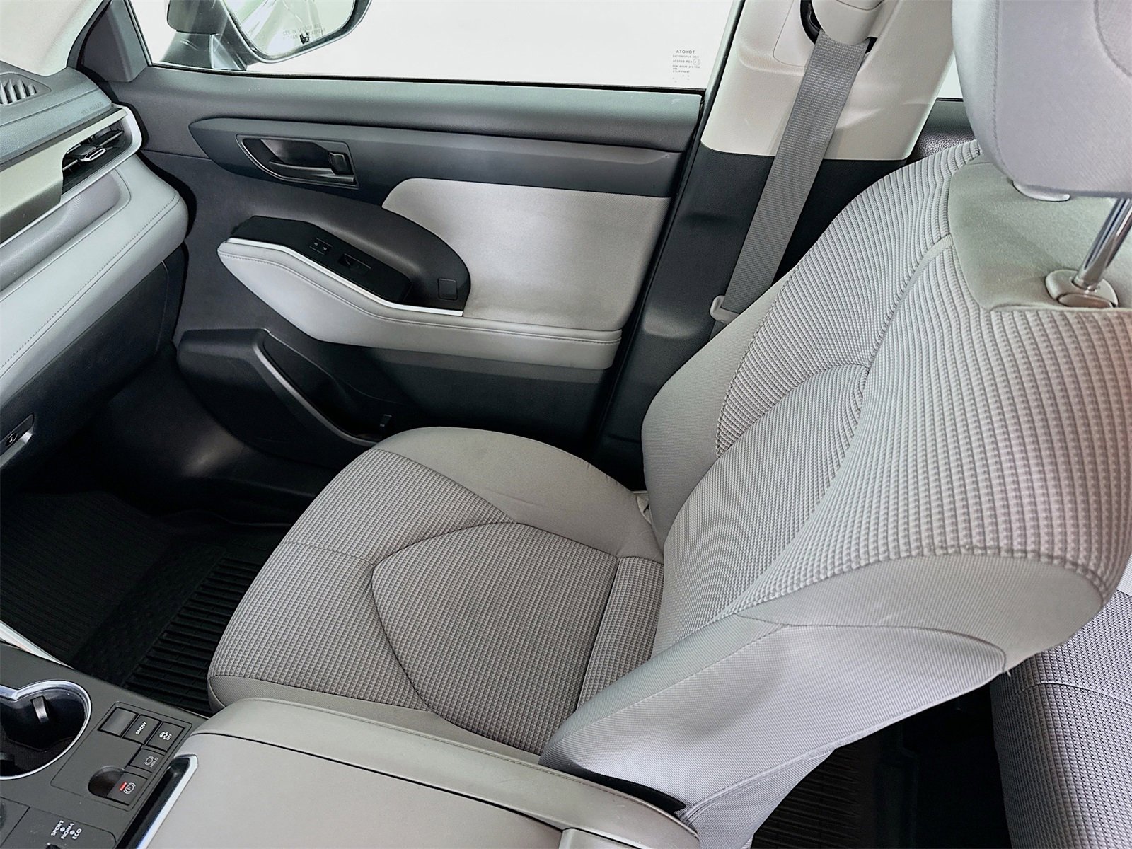Certified 2023 Toyota Highlander L image 21
