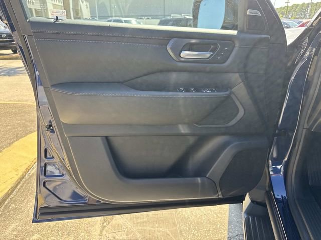 New 2026 Nissan Armada SL w/ Captain's Chari Seat Package image 11