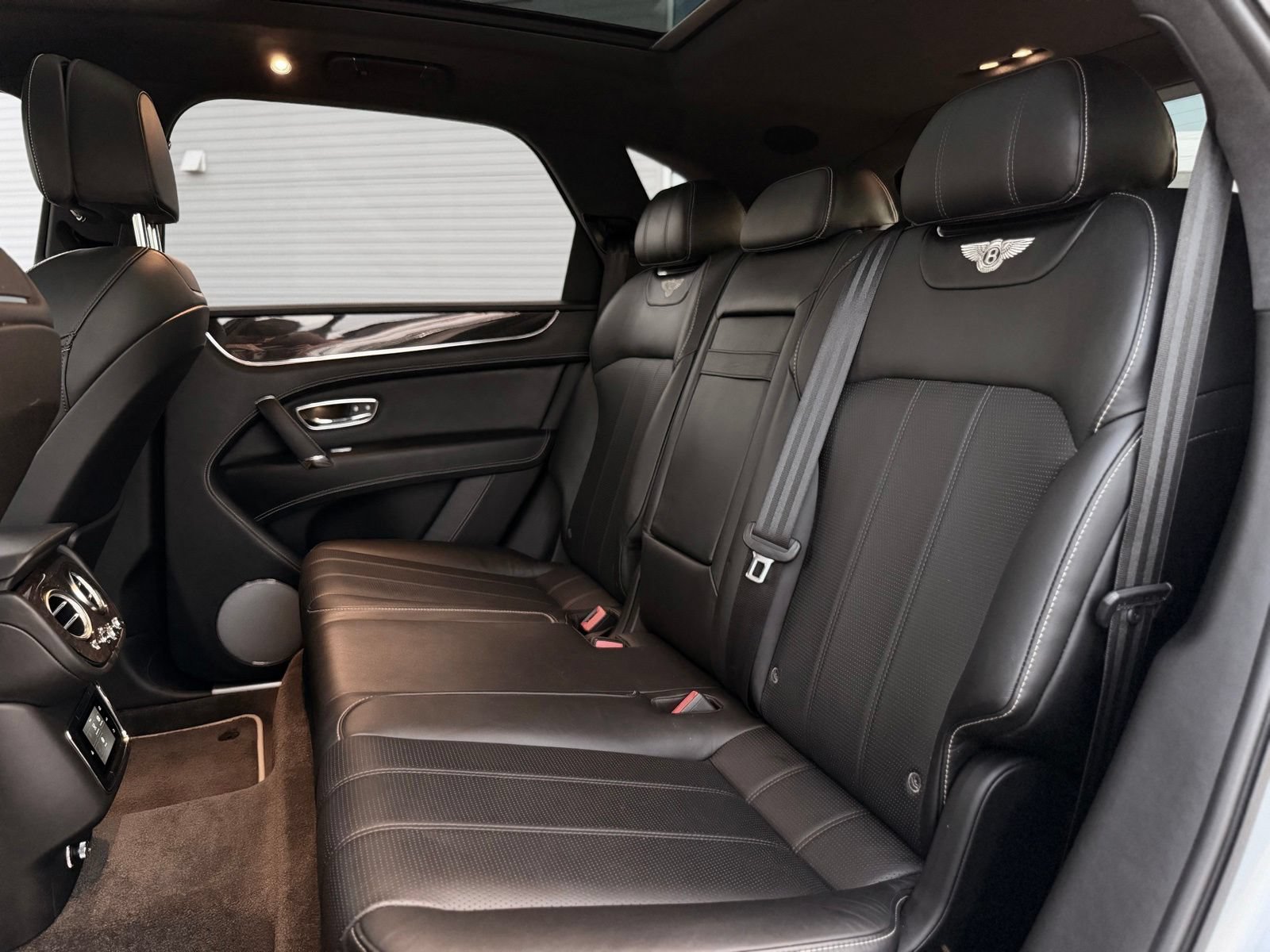 Used 2019 Bentley Bentayga AWD/4WD image 24