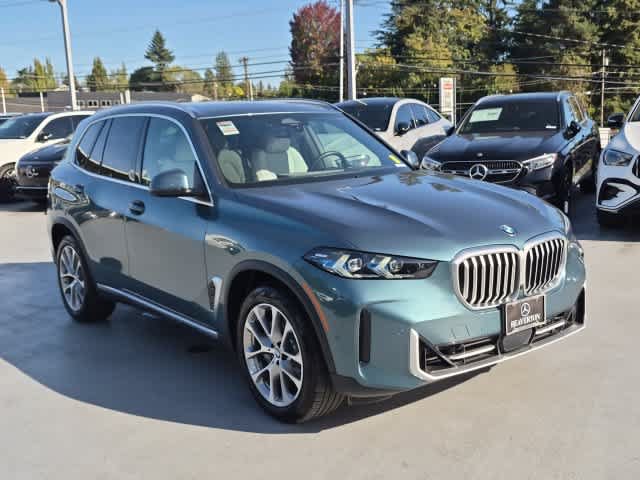 Used 2025 BMW X5 xDrive40i w/ Premium Package AWD/4WD image 2