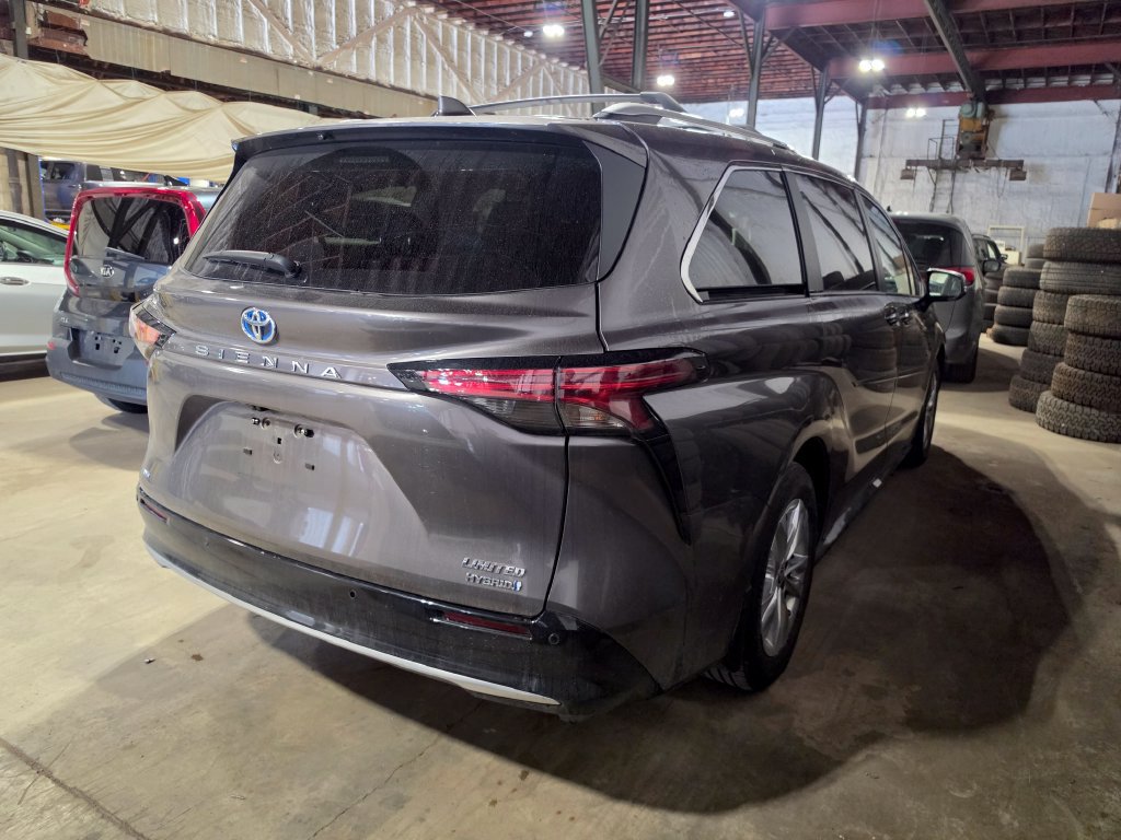 Used 2024 Toyota Sienna Limited AWD/4WD image 2