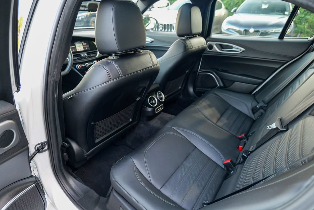 Used 2023 Alfa Romeo Giulia Veloce AWD/4WD image 25