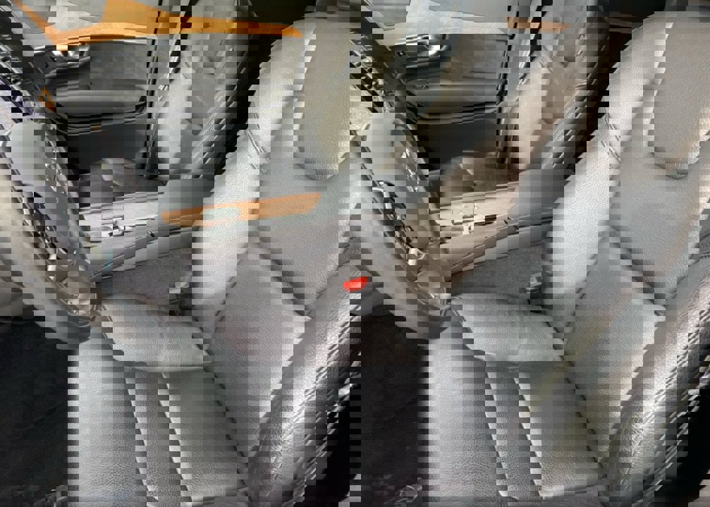 Used 2022 Volvo XC90 T6 Momentum image 13