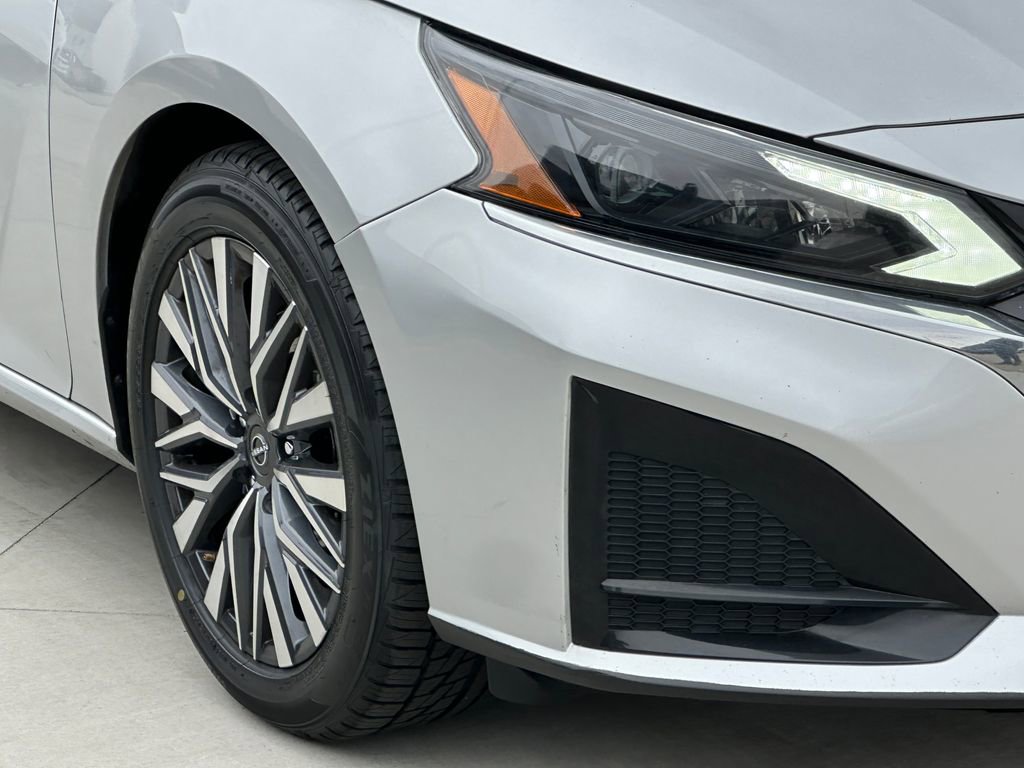 Used 2024 Nissan Altima 2.5 SV image 14