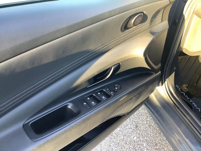 Certified 2025 Hyundai Elantra SEL image 17