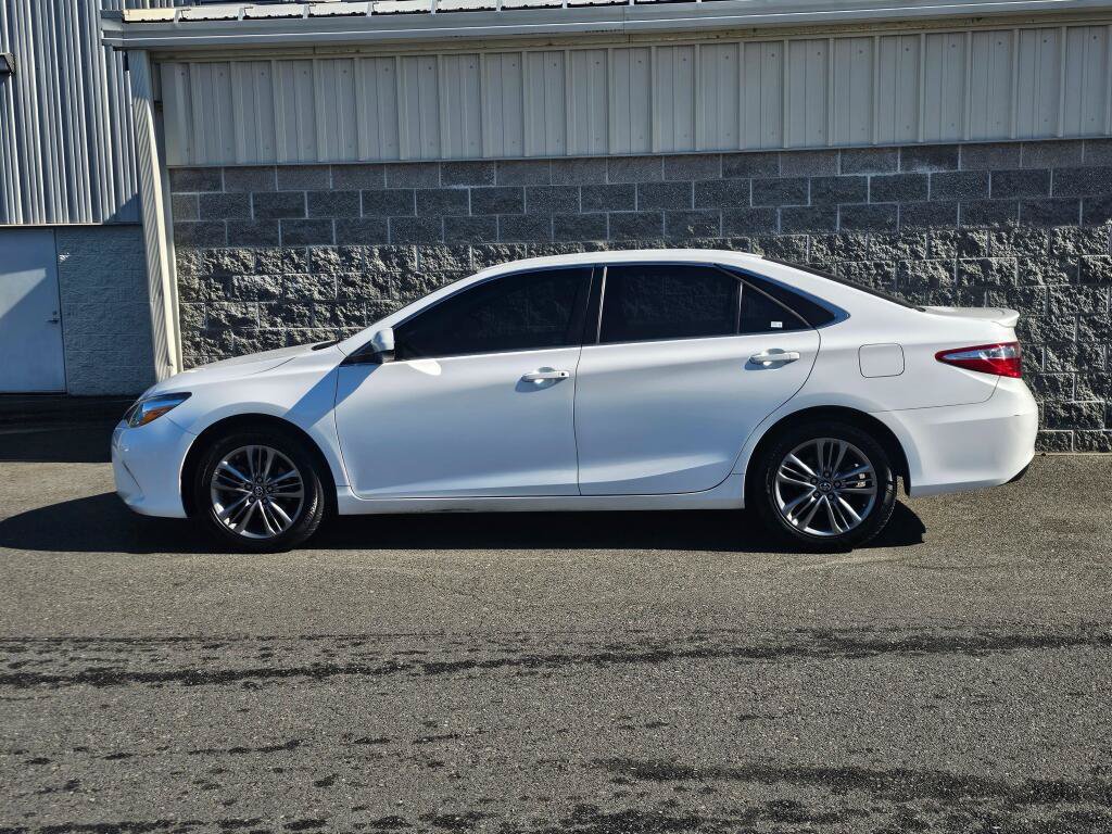 Used 2016 Toyota Camry SE FWD image 3