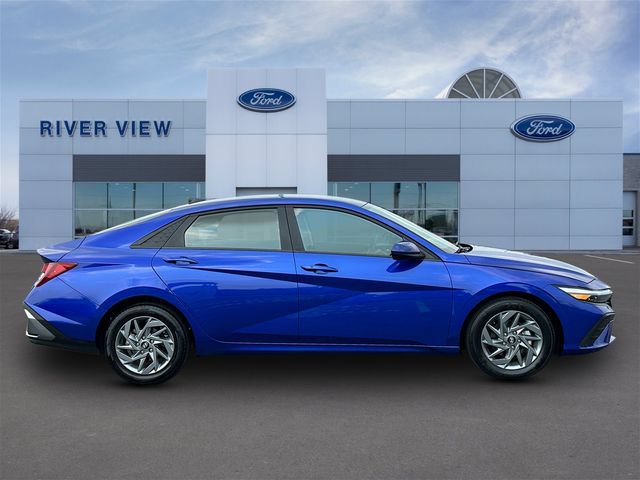 Used 2024 Hyundai Elantra SEL FWD image 6