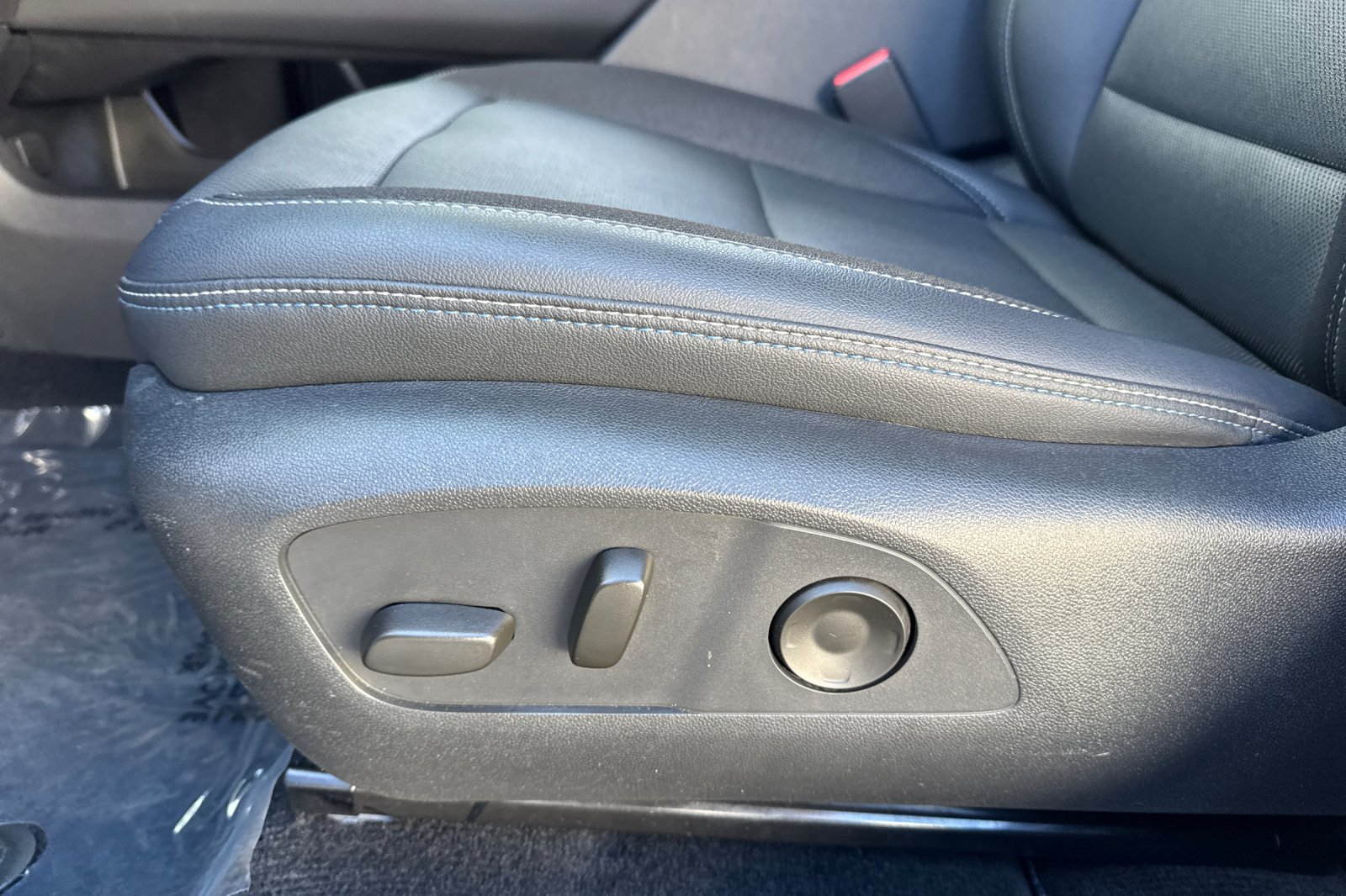 Used 2024 Chevrolet Equinox EV LT FWD image 12