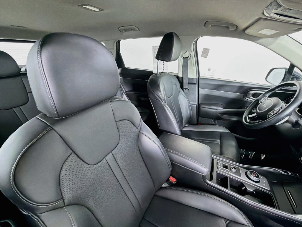Certified 2023 Kia Sorento EX AWD/4WD image 28