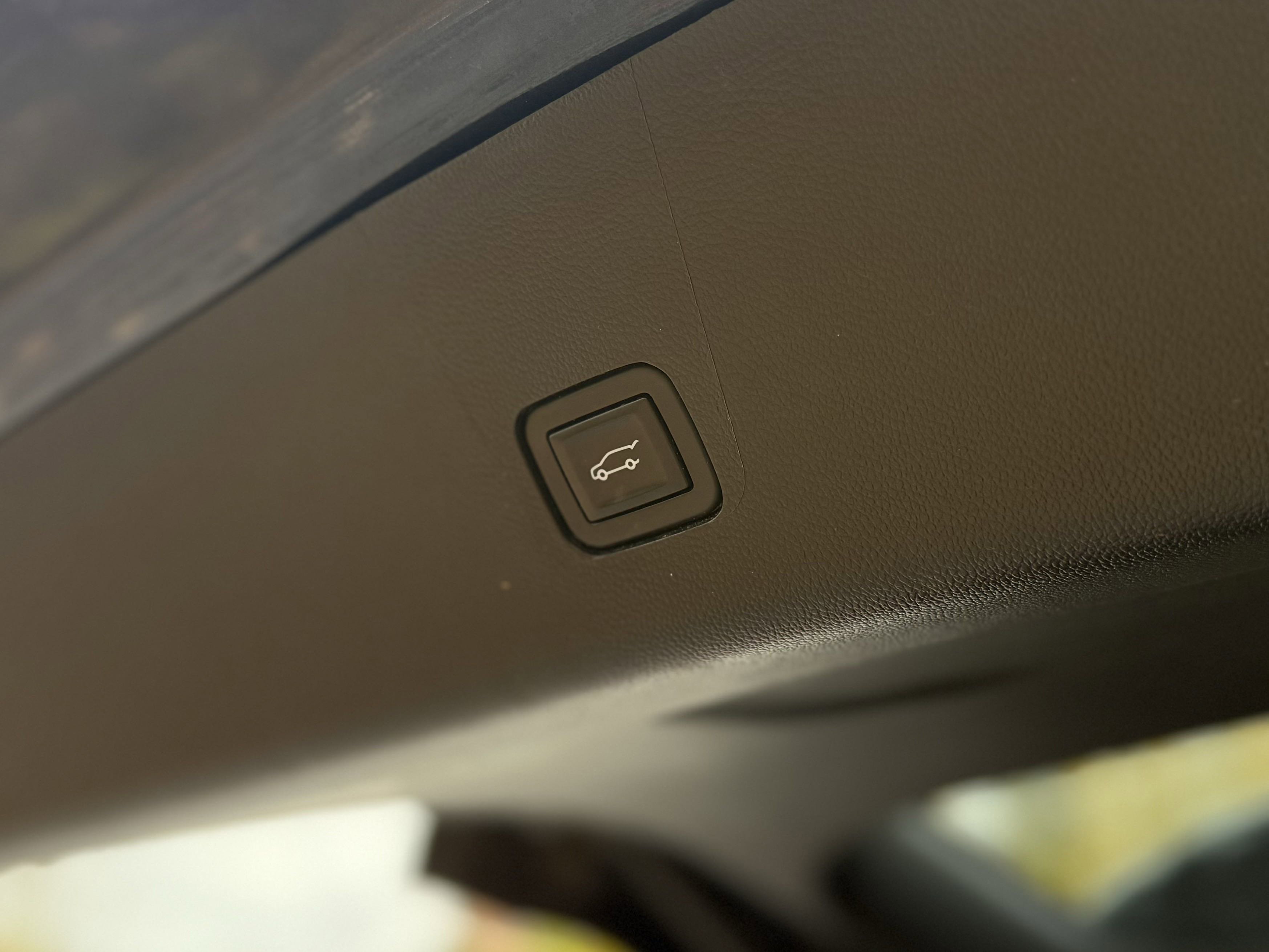 Used 2019 Chevrolet Traverse LT image 36