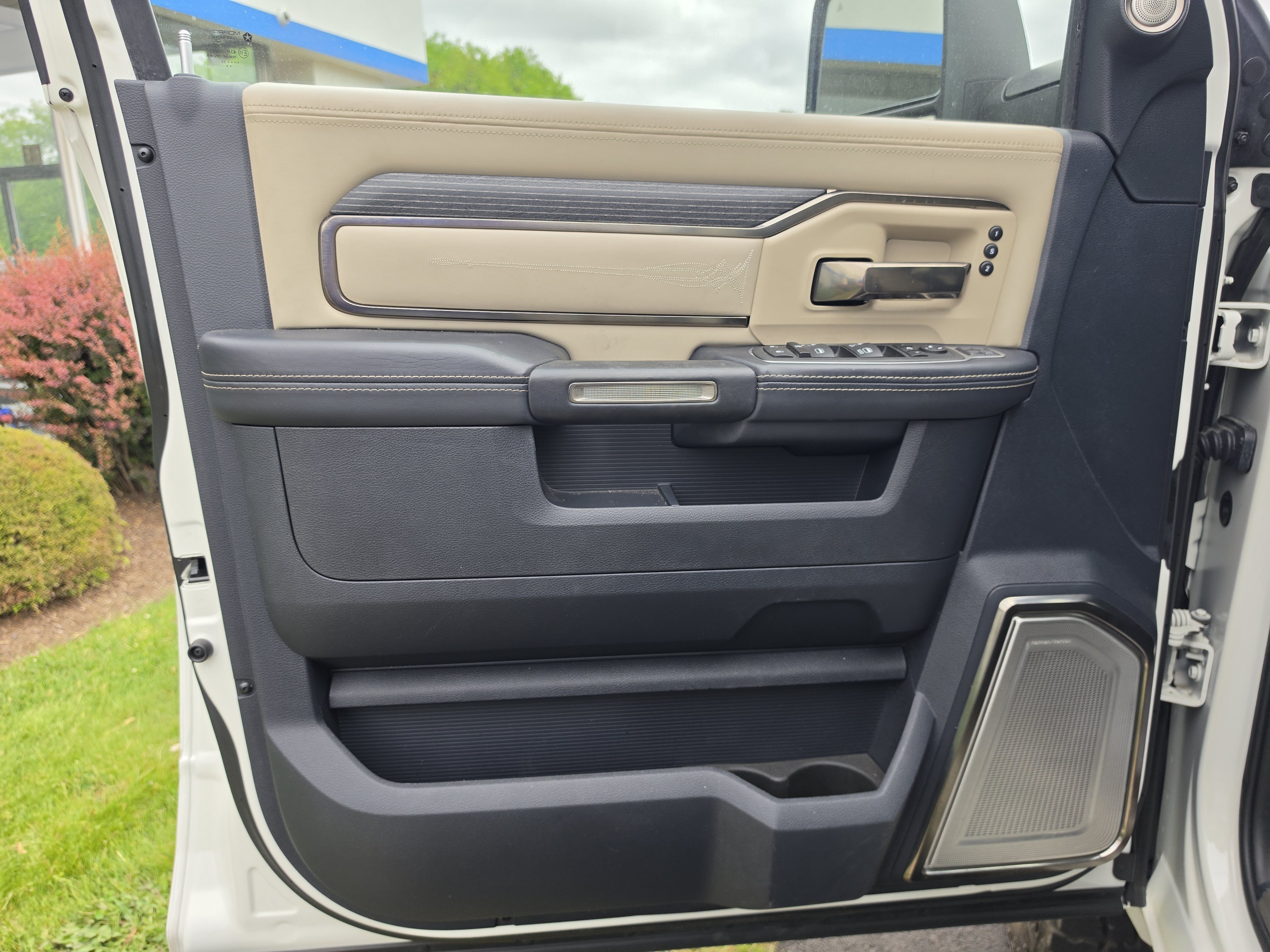 Used 2023 RAM 2500 Limited AWD/4WD image 18