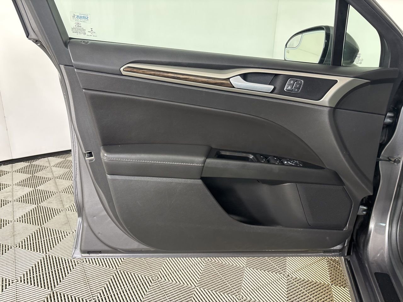 Used 2014 Ford Fusion SE w/ Equipment Group 202A image 8