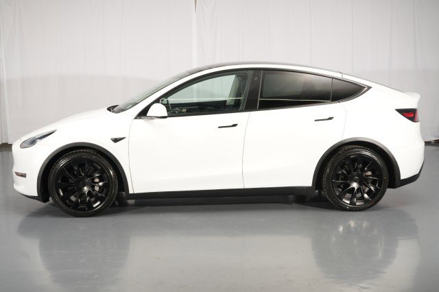 Used 2023 Tesla Model Y AWD image 2