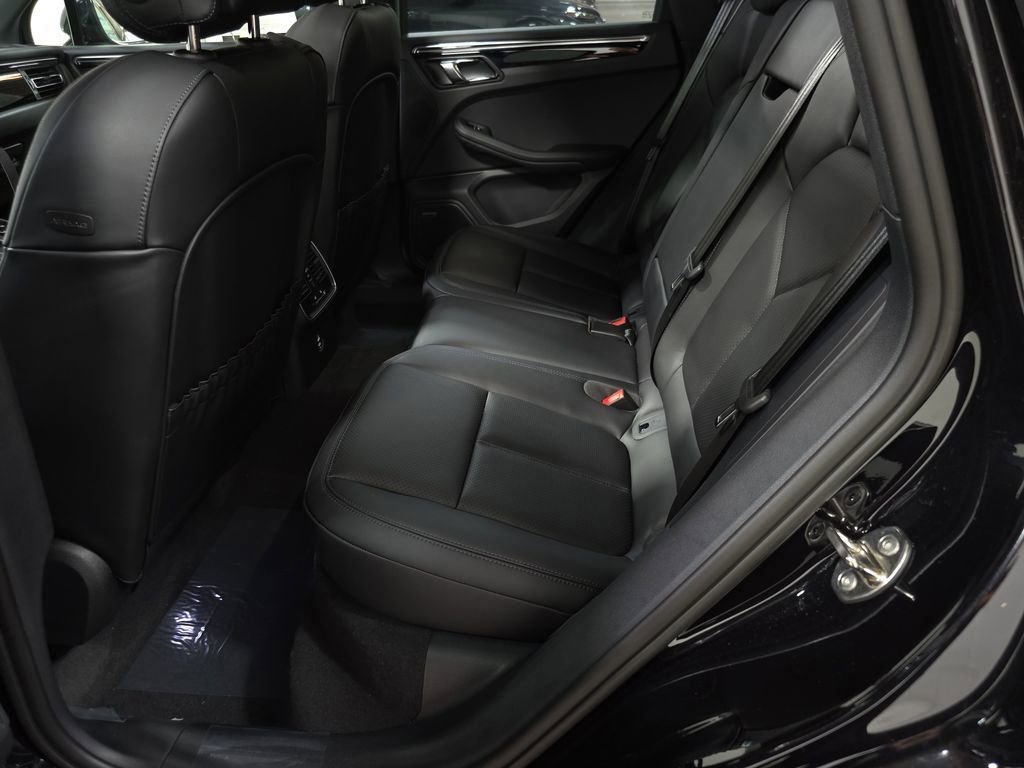 Certified 2025 Porsche Macan image 23