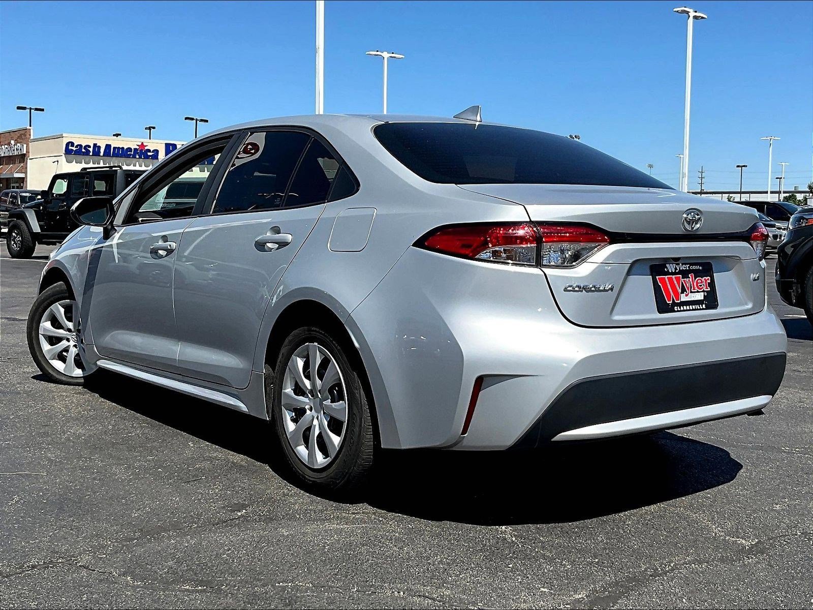 Used 2022 Toyota Corolla LE FWD image 4
