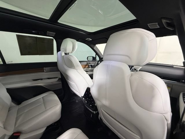 Used 2026 Cadillac Vistiq Luxury w/ LPO, Floor Liner Package AWD/4WD image 25