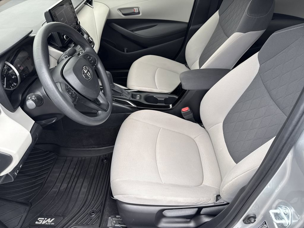 Used 2022 Toyota Corolla LE image 9
