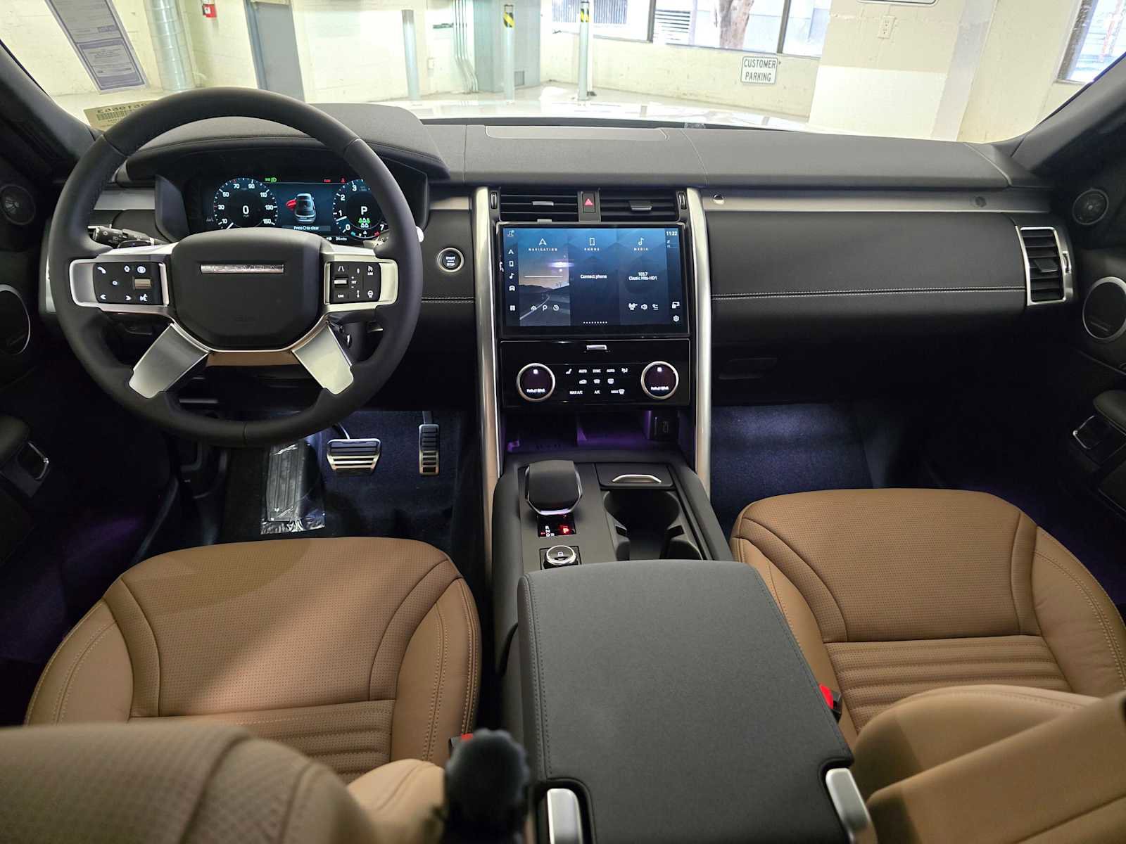 New 2026 Land Rover Discovery Limited Edition AWD/4WD image 19